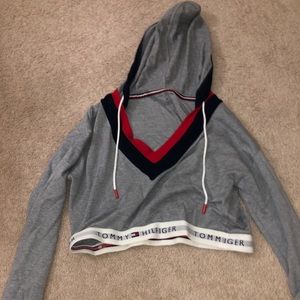 tommy hilfiger cropped sweatshirt (modeled pic 3)
